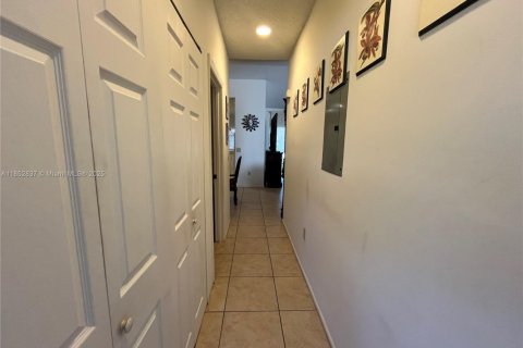 Townhouse in Weston, Florida 3 bedrooms, 127 sq.m. № 1877549 - photo 27