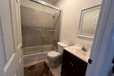 Townhouse in Weston, Florida 3 bedrooms, 127 sq.m. № 1877549 - photo 24