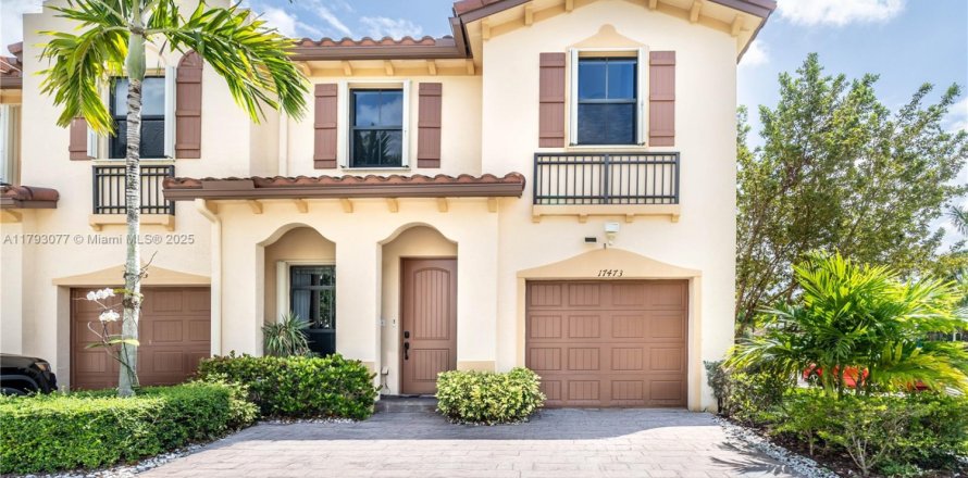 Townhouse in Miami, Florida 4 bedrooms, 158.86 sq.m. № 1770802