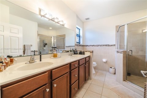 Townhouse in Miami, Florida 4 bedrooms, 158.86 sq.m. № 1770802 - photo 17