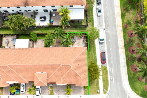 Townhouse in Miami, Florida 4 bedrooms, 158.86 sq.m. № 1770802 - photo 27