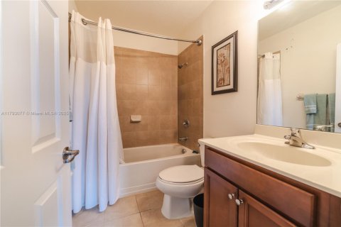 Townhouse in Miami, Florida 4 bedrooms, 158.86 sq.m. № 1770802 - photo 23