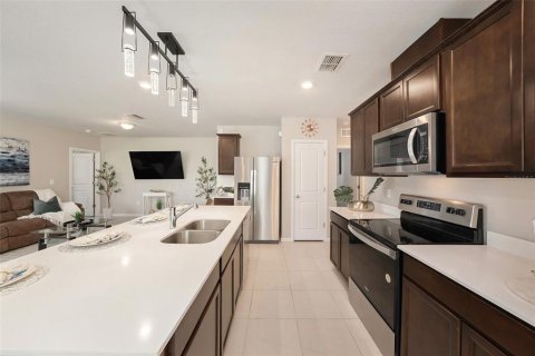 House in Wesley Chapel, Florida 4 bedrooms, 146.79 sq.m. № 1590609 - photo 13