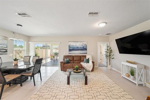 House in Wesley Chapel, Florida 4 bedrooms, 146.79 sq.m. № 1590609 - photo 6