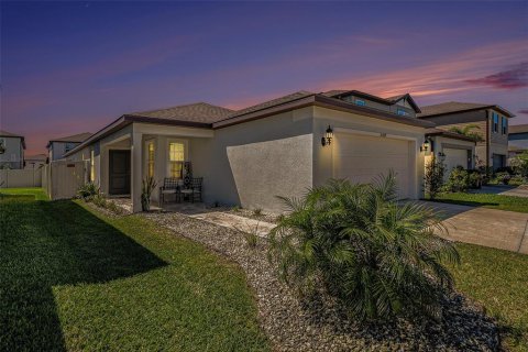 House in Wesley Chapel, Florida 4 bedrooms, 146.79 sq.m. № 1590609 - photo 2