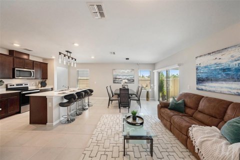 House in Wesley Chapel, Florida 4 bedrooms, 146.79 sq.m. № 1590609 - photo 9