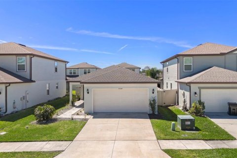 House in Wesley Chapel, Florida 4 bedrooms, 146.79 sq.m. № 1590609 - photo 3
