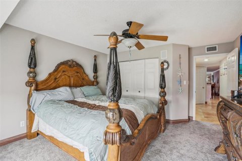 Townhouse in Saint Pete Beach, Florida 3 bedrooms, 226.22 sq.m. № 1835279 - photo 10