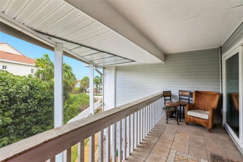 Townhouse in Saint Pete Beach, Florida 3 bedrooms, 226.22 sq.m. № 1835279 - photo 20