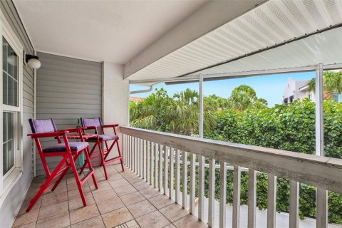 Townhouse in Saint Pete Beach, Florida 3 bedrooms, 226.22 sq.m. № 1835279 - photo 21
