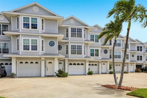 Townhouse in Saint Pete Beach, Florida 3 bedrooms, 226.22 sq.m. № 1835279 - photo 22