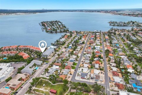 Townhouse in Saint Pete Beach, Florida 3 bedrooms, 226.22 sq.m. № 1835279 - photo 26