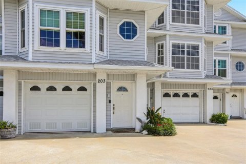 Townhouse in Saint Pete Beach, Florida 3 bedrooms, 226.22 sq.m. № 1835279 - photo 3