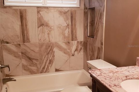 House in Seminole, Florida 2 bedrooms, 110.55 sq.m. № 1720283 - photo 7