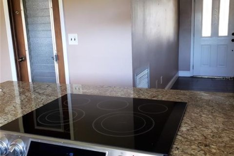 House in Seminole, Florida 2 bedrooms, 110.55 sq.m. № 1720283 - photo 5