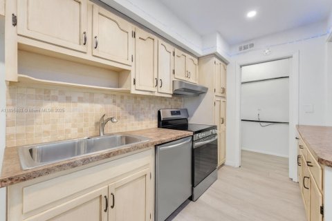 Commercial property in Coral Gables, Florida 347.45 sq.m. № 1948975 - photo 15