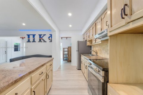 Commercial property in Coral Gables, Florida 347.45 sq.m. № 1948975 - photo 14