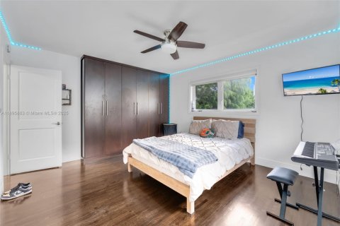 Commercial property in Coral Gables, Florida 347.45 sq.m. № 1948975 - photo 20