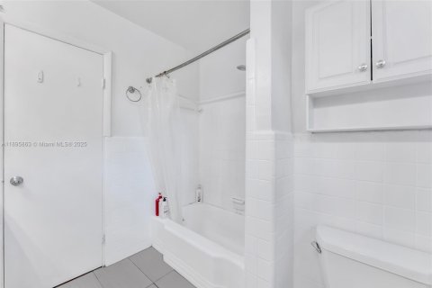 Commercial property in Coral Gables, Florida 347.45 sq.m. № 1948975 - photo 29