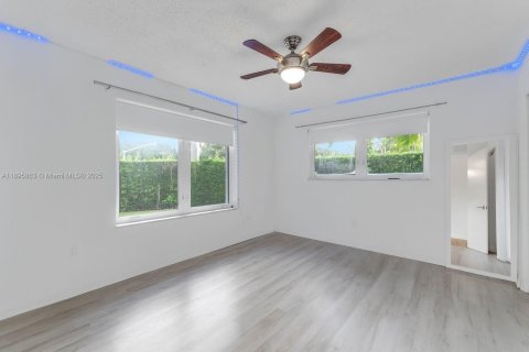 Commercial property in Coral Gables, Florida 347.45 sq.m. № 1948975 - photo 21