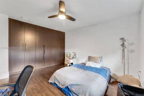 Commercial property in Coral Gables, Florida 347.45 sq.m. № 1948975 - photo 23