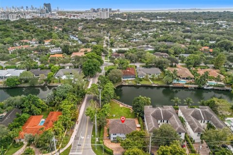 Commercial property in Coral Gables, Florida 347.45 sq.m. № 1948975 - photo 2