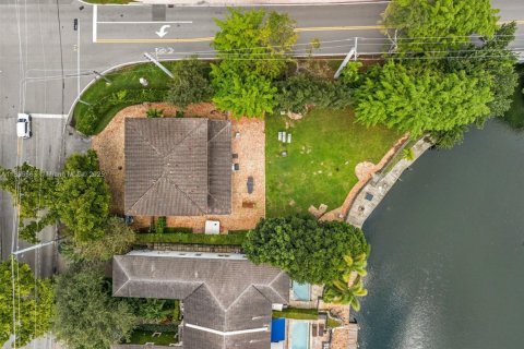 Commercial property in Coral Gables, Florida 347.45 sq.m. № 1948975 - photo 5