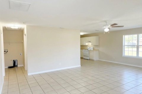 Appartement à louer à Zephyrhills, Floride: 3 chambres, 83.61 m2 № 2416732 - photo 5