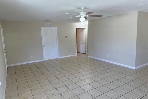 Appartement à louer à Zephyrhills, Floride: 3 chambres, 83.61 m2 № 2416732 - photo 2