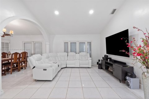 Casa en venta en Miami, Florida, 3 dormitorios, 151.43 m2 № 1968796 - foto 5
