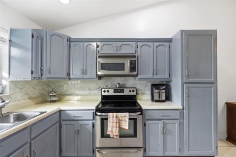 Casa en venta en Miami, Florida, 3 dormitorios, 151.43 m2 № 1968796 - foto 11