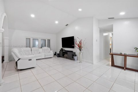 Casa en venta en Miami, Florida, 3 dormitorios, 151.43 m2 № 1968796 - foto 4