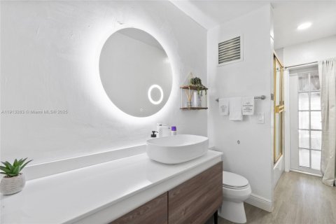 Casa en venta en Miami, Florida, 3 dormitorios, 151.43 m2 № 1968796 - foto 13