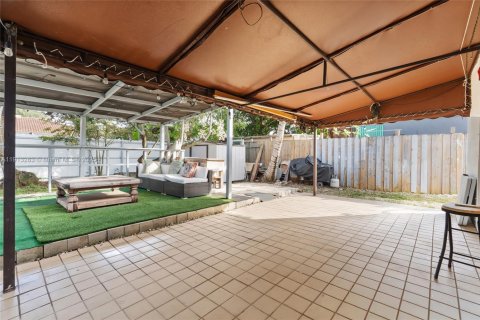 Casa en venta en Miami, Florida, 3 dormitorios, 151.43 m2 № 1968796 - foto 25