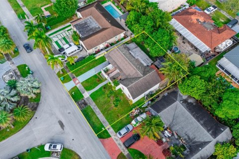 Casa en venta en Miami, Florida, 3 dormitorios, 151.43 m2 № 1968796 - foto 30