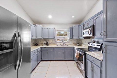 Casa en venta en Miami, Florida, 3 dormitorios, 151.43 m2 № 1968796 - foto 9