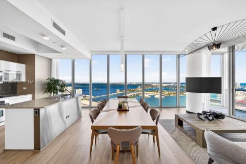 Condominio en Miami, Florida, 2 dormitorios  № 2011196