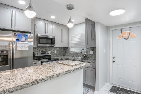 Condominio en venta en Sunrise, Florida, 2 dormitorios, 78.97 m2 № 2032923 - foto 2