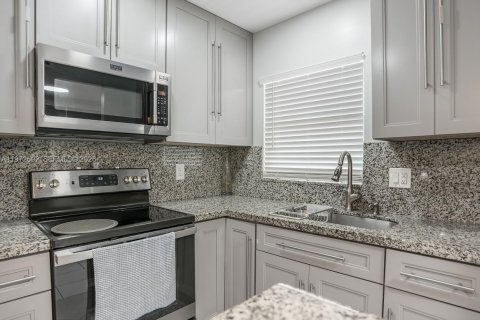 Condominio en venta en Sunrise, Florida, 2 dormitorios, 78.97 m2 № 2032923 - foto 3