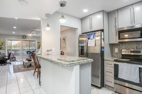 Condominio en Sunrise, Florida, 2 dormitorios № 2032923