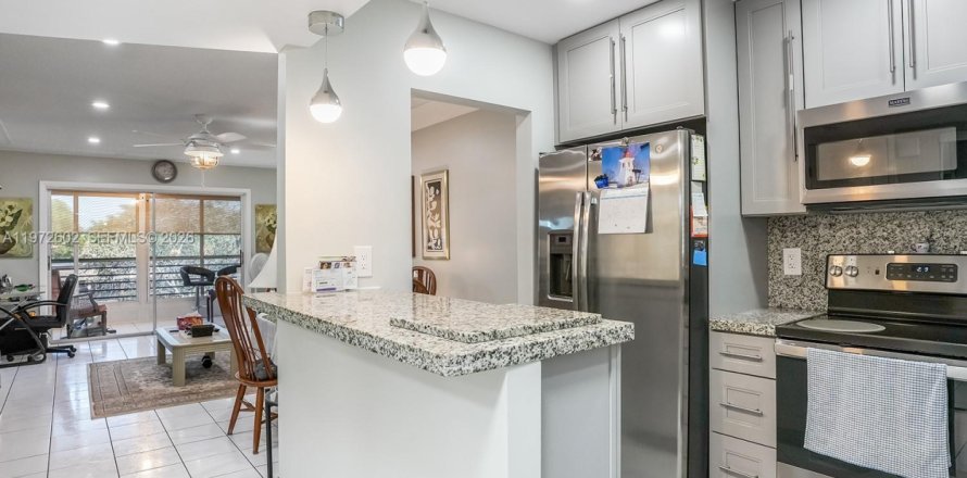 Condominio en Sunrise, Florida, 2 dormitorios  № 2032923