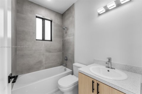 Adosado en venta en Miami, Florida, 3 dormitorios № 1974961 - foto 14