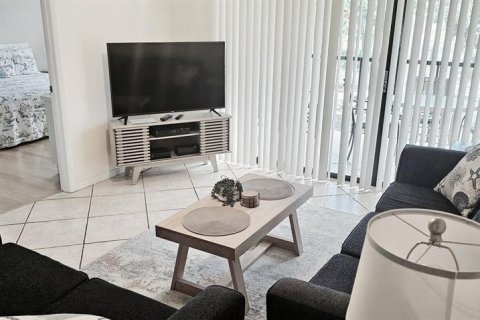 Condo in Bradenton, Florida, 2 bedrooms  № 218215 - photo 12