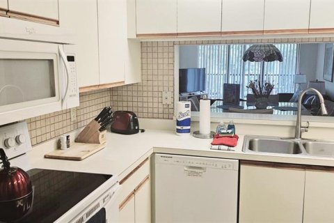 Condo in Bradenton, Florida, 2 bedrooms  № 218215 - photo 6