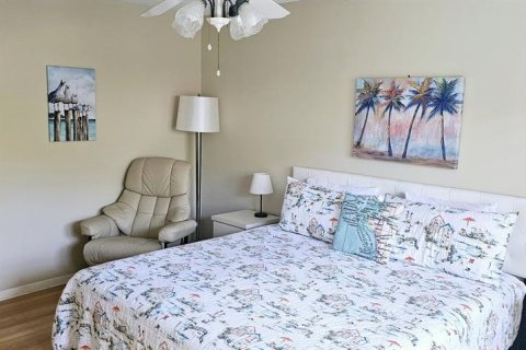 Condo in Bradenton, Florida, 2 bedrooms  № 218215 - photo 15