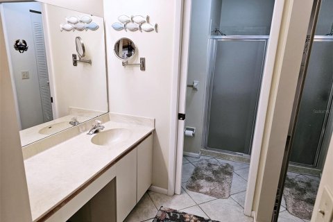 Condo in Bradenton, Florida, 2 bedrooms  № 218215 - photo 17
