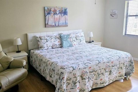 Condo in Bradenton, Florida, 2 bedrooms  № 218215 - photo 14