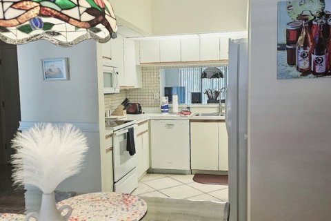 Condo in Bradenton, Florida, 2 bedrooms  № 218215 - photo 8