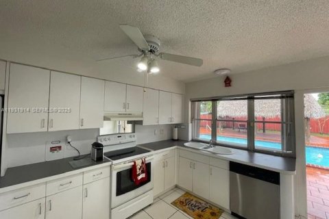 Casa en venta en Miami, Florida, 3 dormitorios, 190.17 m2 № 1992170 - foto 9