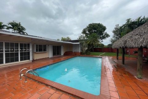 Casa en venta en Miami, Florida, 3 dormitorios, 190.17 m2 № 1992170 - foto 5